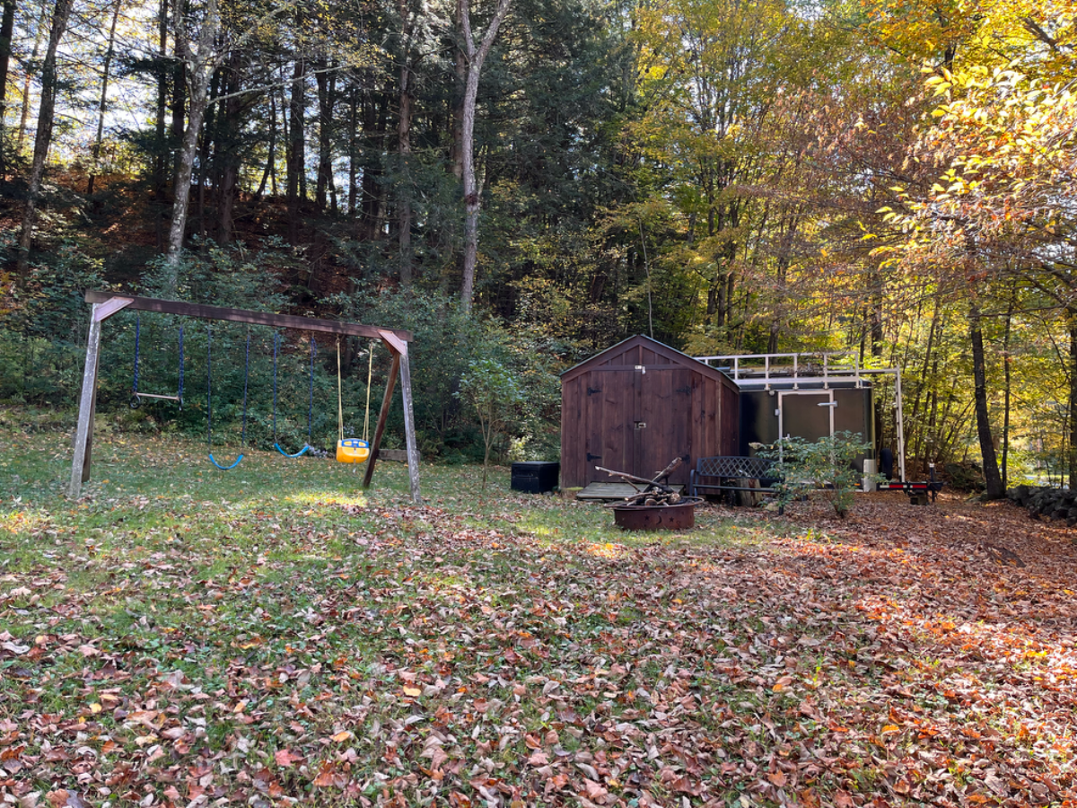 Quiet 3 Bedroom 2 Bath. 10 min to Grace Cottage Hospital. 25 min to Brattleboro Memorial Hospital - Photo 4