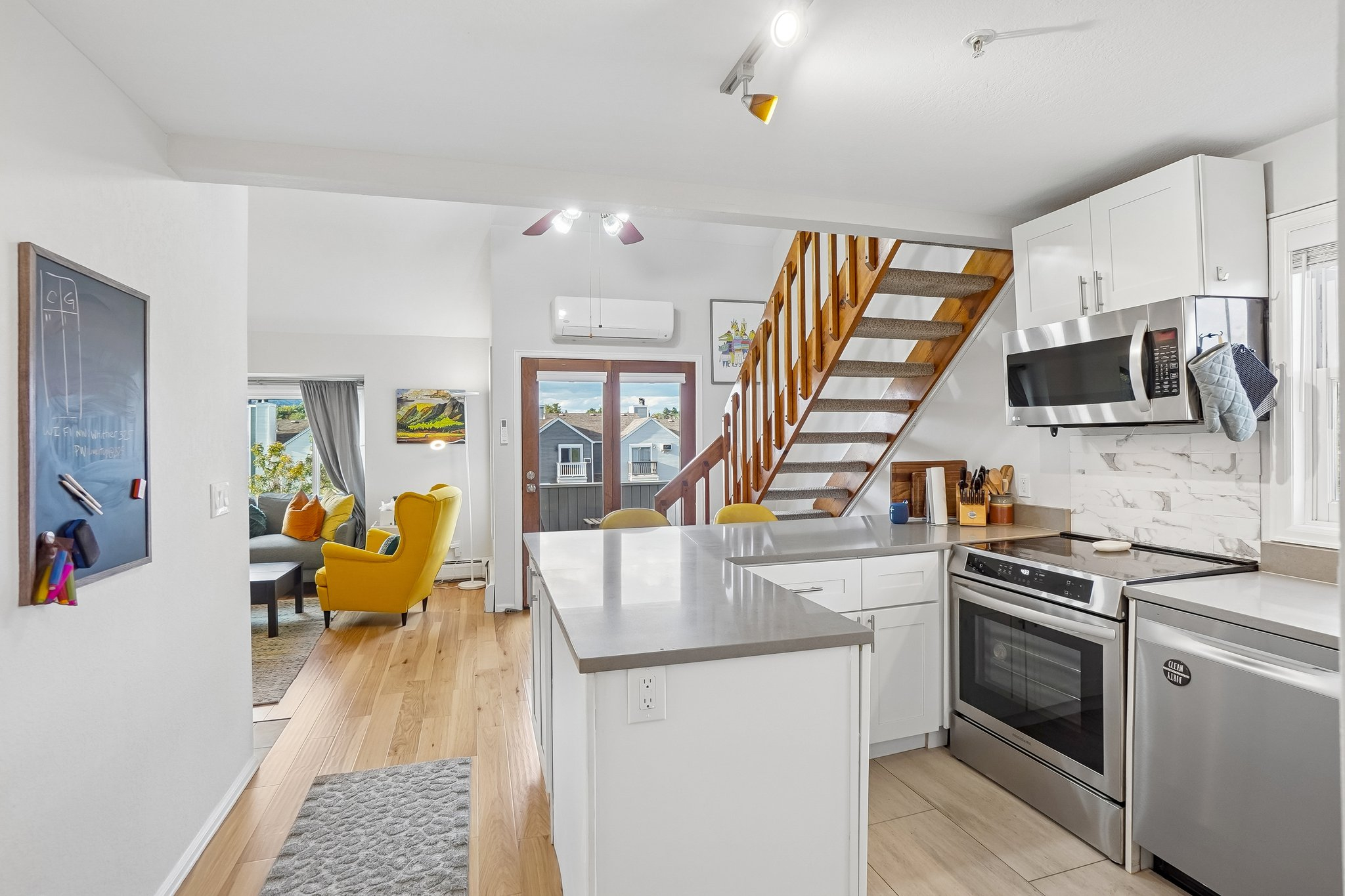 PEARL ST.  LIVE IT UP with AMAZING Boulder LOCATION - Photo 8
