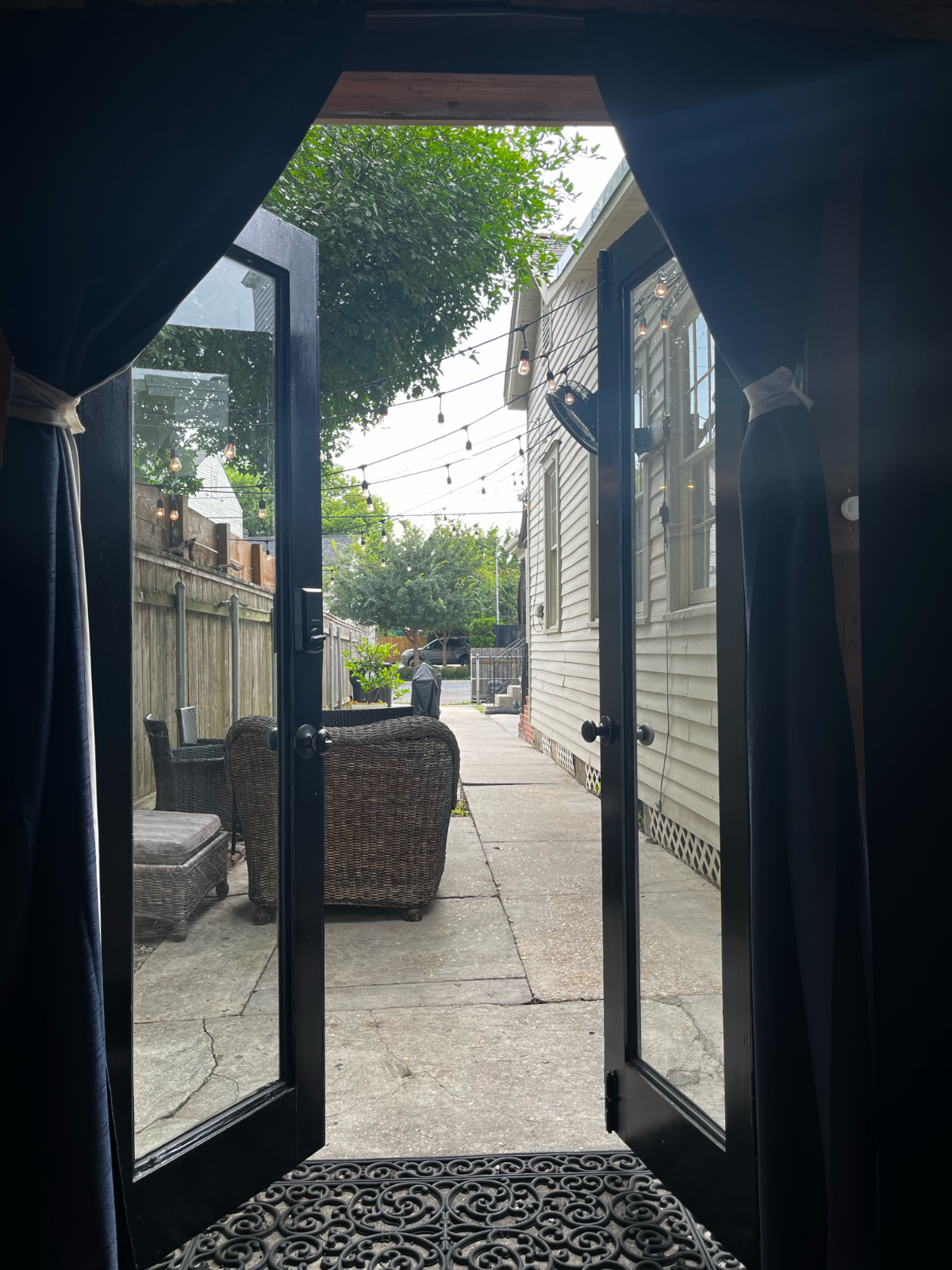 Uptown Gated Back Cottage off Magazine