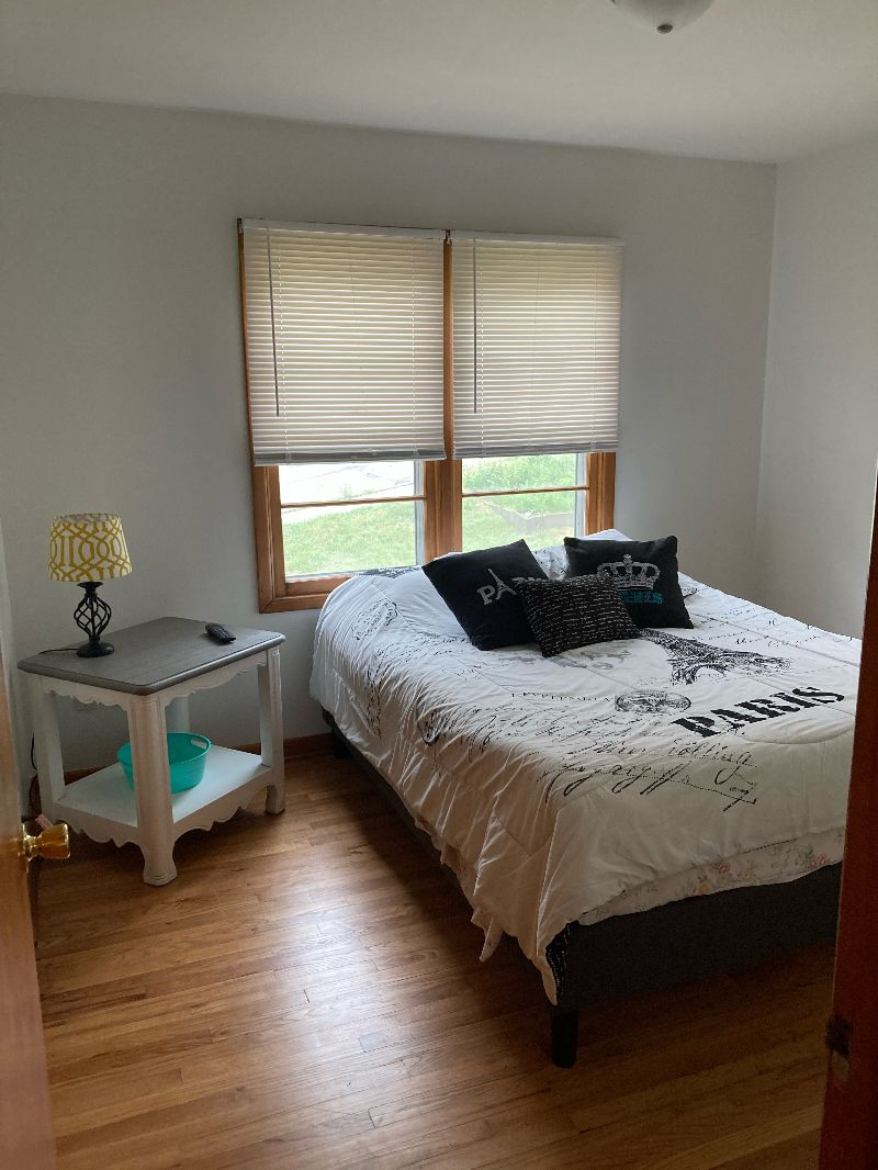 Quiet Place Near Downtown  The Flower Room or Paris Room  or home Available