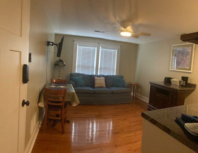 Upper level Apartment 2