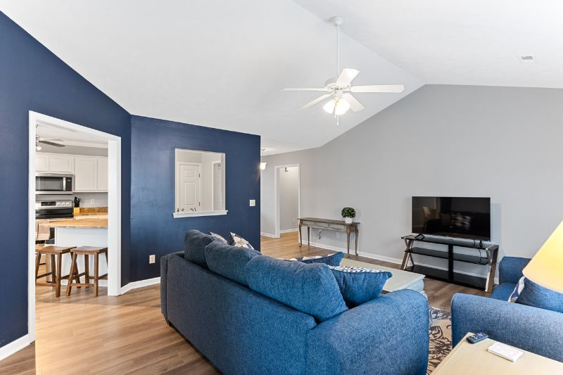 Fully Furnished. North of Monkey Junction, 3 bd, 2 ba home w/ 2 car garage and fenced in yard. 10 mi - Photo 6