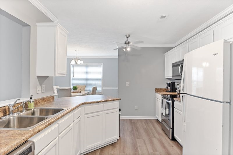 Fully Furnished. North of Monkey Junction, 3 bd, 2 ba home w/ 2 car garage and fenced in yard. 10 mi - Photo 10