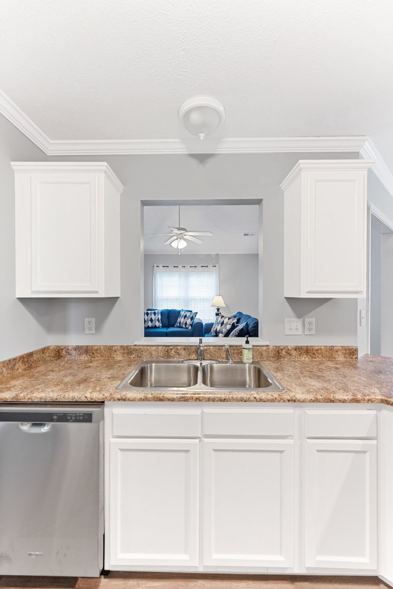 Fully Furnished. North of Monkey Junction, 3 bd, 2 ba home w/ 2 car garage and fenced in yard. 10 mi - Photo 11
