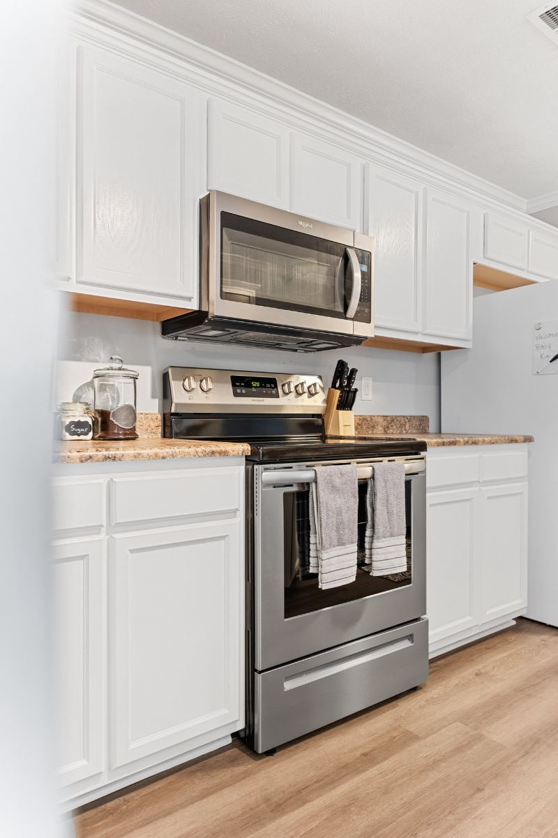 Fully Furnished. North of Monkey Junction, 3 bd, 2 ba home w/ 2 car garage and fenced in yard. 10 mi - Photo 7