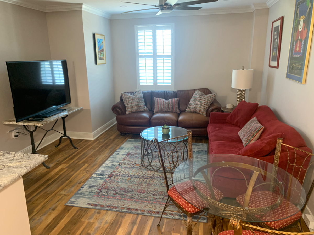 2 bedroom condo directly on the Mardi Gras parade route. - Photo 7