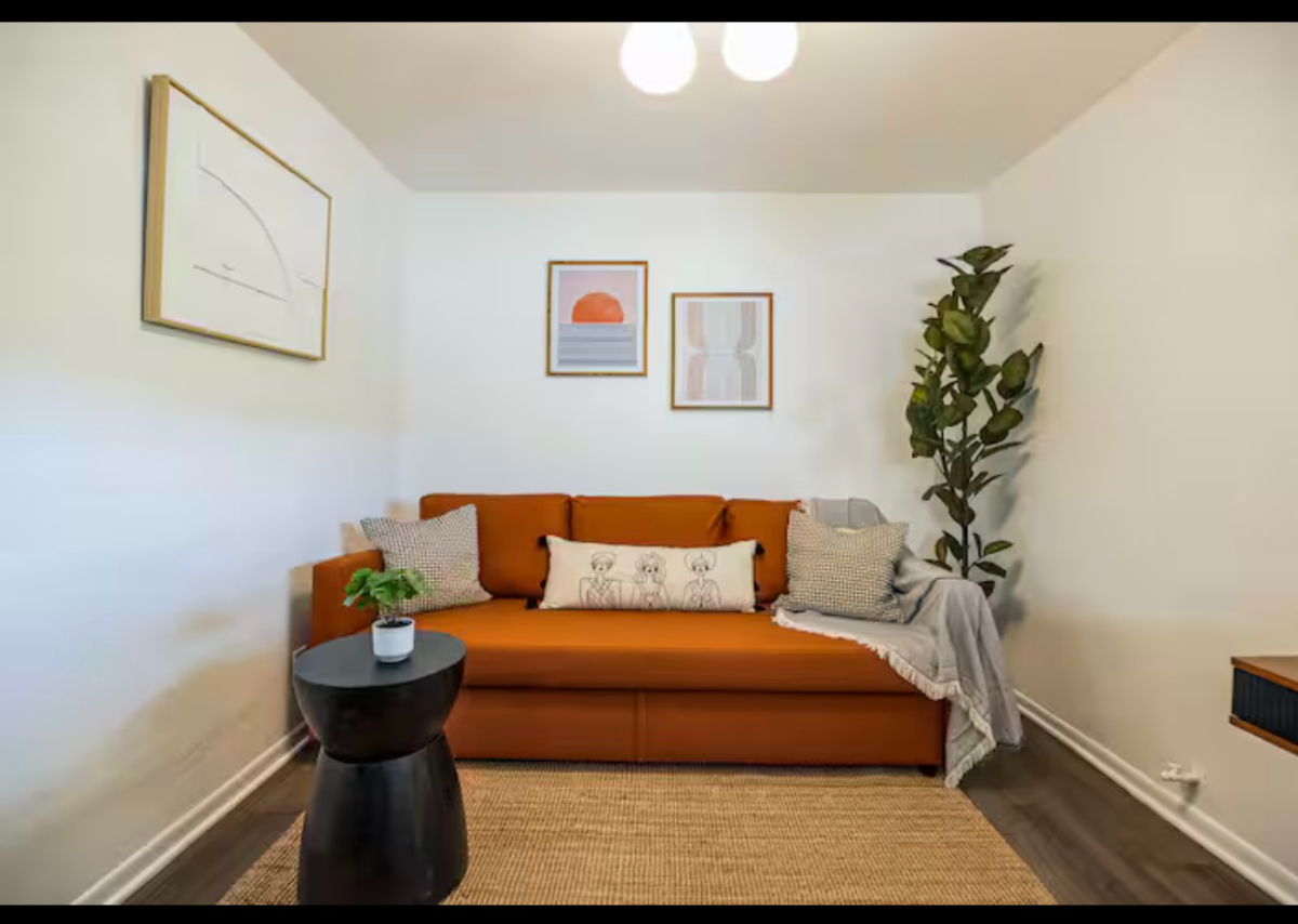 Adorable 1-Bedroom Bungalow Style Guest House - Photo 3
