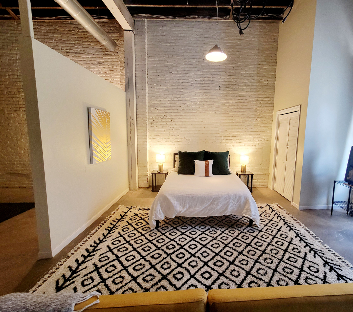 River Remedy Downtown Loft/Parking/Pets