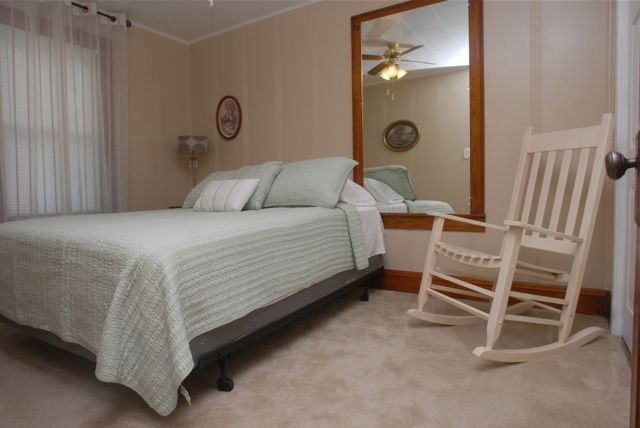 FURNISHED HOUSE--100 P0PLAR ST. - Photo 2