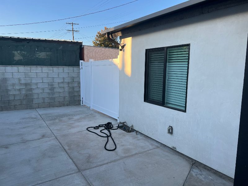 Newly Modern 1 Bedroom - Completely Separate GUEST HOUSE. - Photo 2