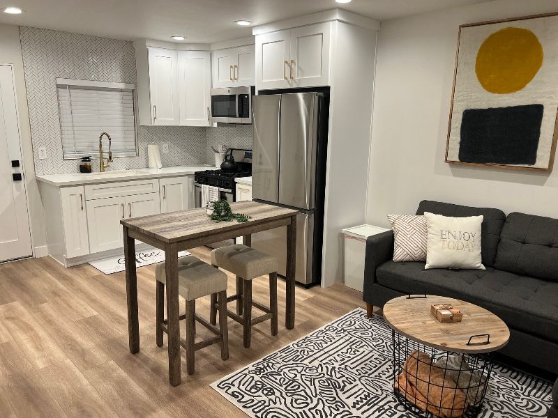 Newly Modern 1 Bedroom - Completely Separate GUEST HOUSE. - Photo 6