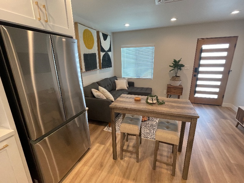 Newly Modern 1 Bedroom - Completely Separate GUEST HOUSE. - Photo 4