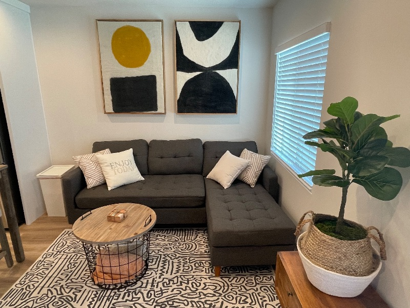 Newly Modern 1 Bedroom - Completely Separate GUEST HOUSE. - Photo 3