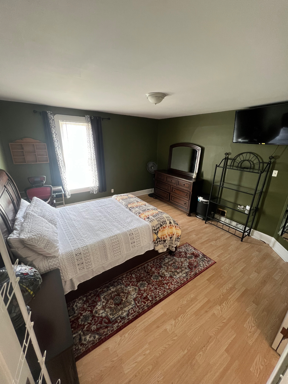 Queen Bed, 2nd floor main