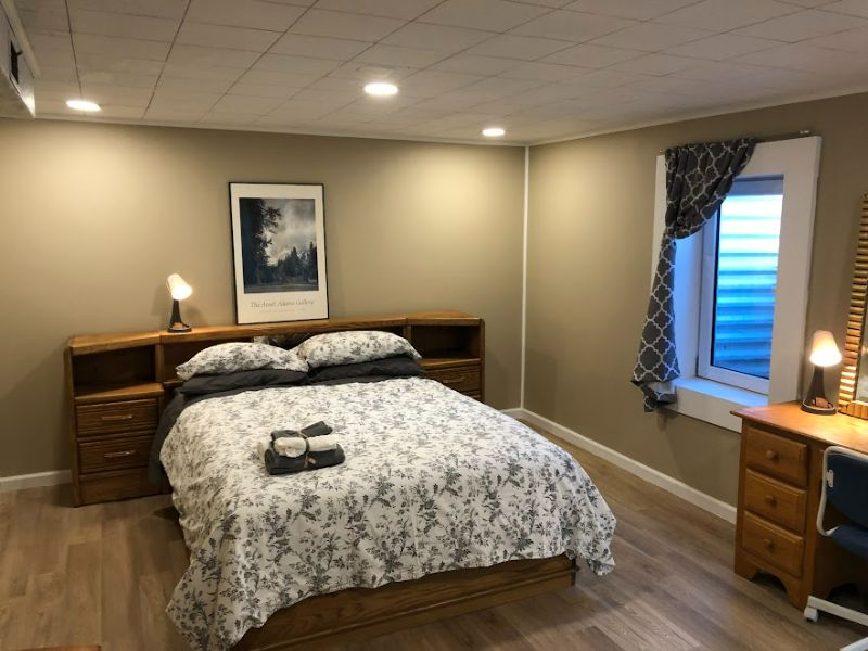 B2-Large room/walk in closet