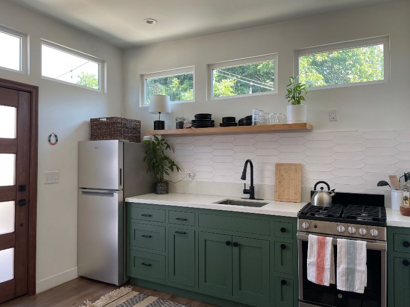 Bright, Modern Studio with a Private Patio - Photo 2