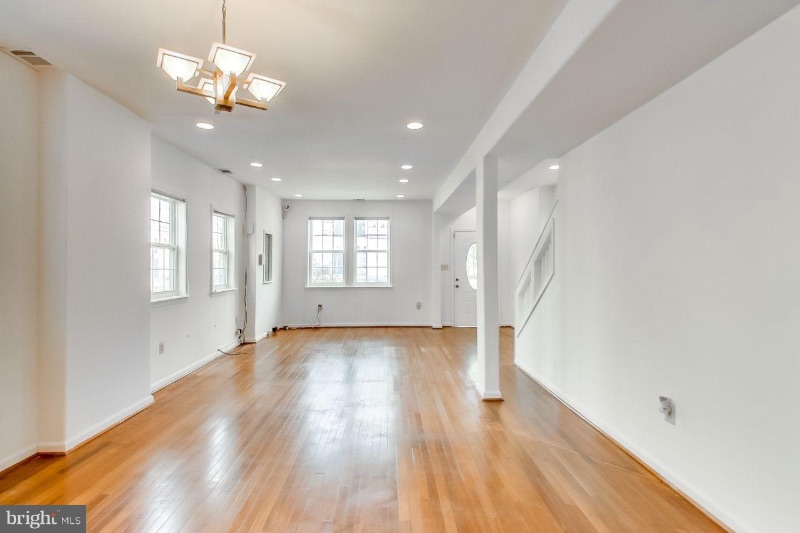Young Professionals looking for Roommate in Remodeled Home in NE DC - Photo 3