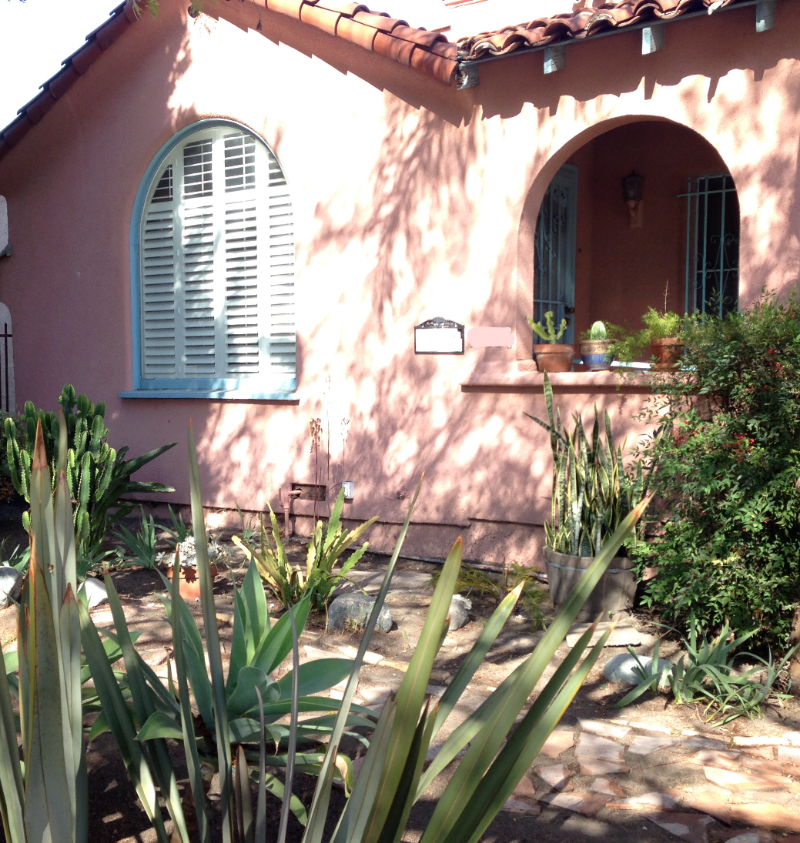 Cozy bedroom in beautiful casita w/pool (parking included) - West Adams, Los Angeles - Photo 2