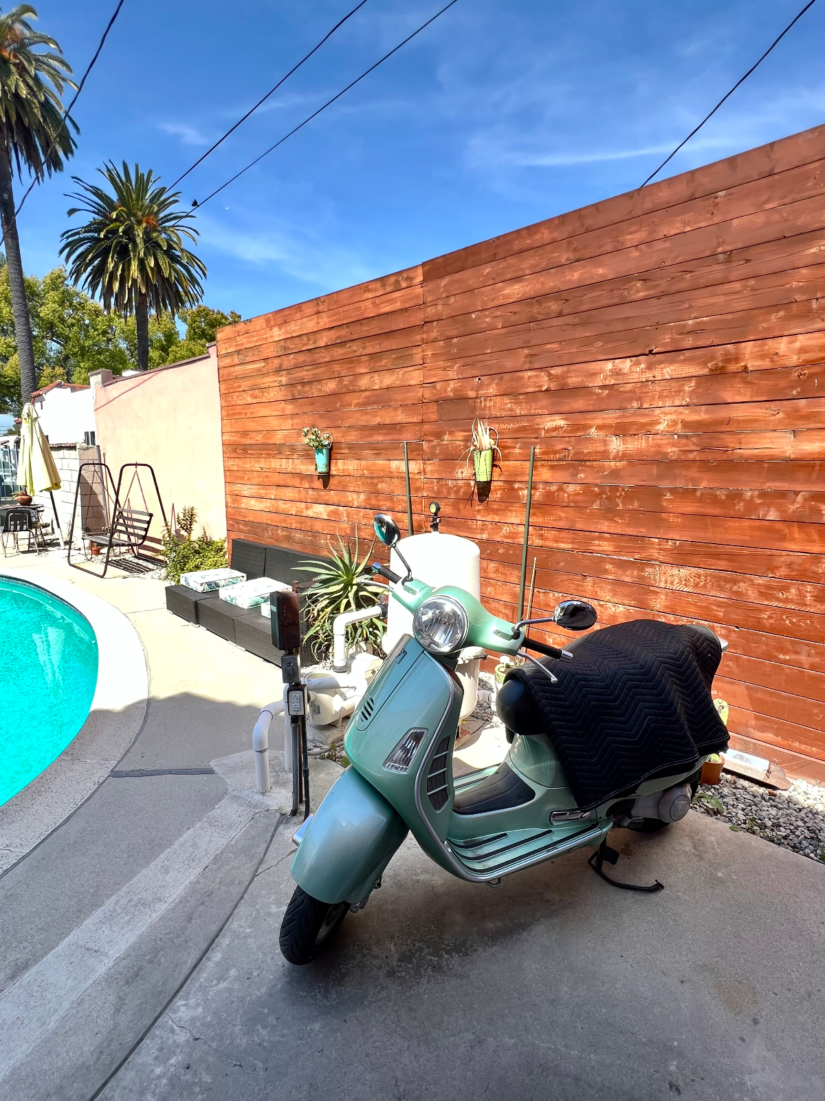 Cozy bedroom in beautiful casita w/pool (parking included) - West Adams, Los Angeles - Photo 3