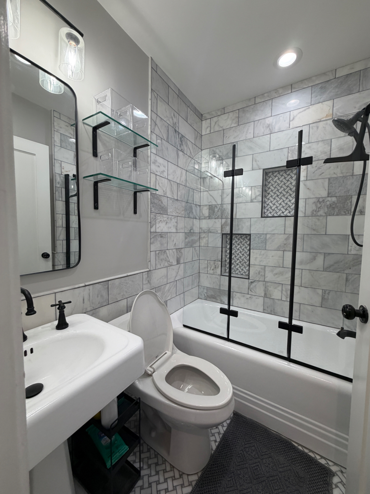 Front Private Entrance One BR Apt - 5 Star Rated - Photo 12