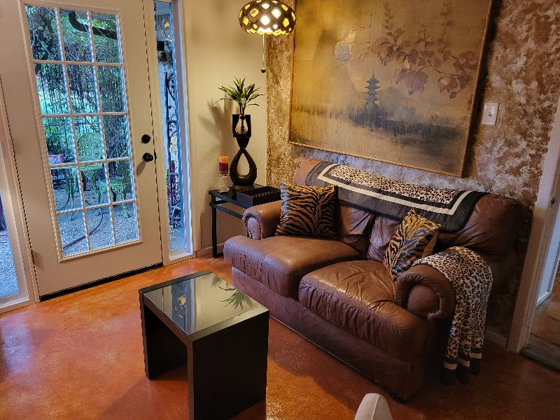 En suite by the Courtyard - Photo 8
