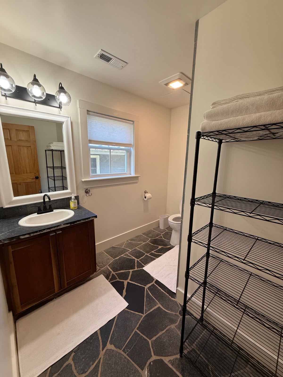Charming Studio Suite Near UVA - Photo 8