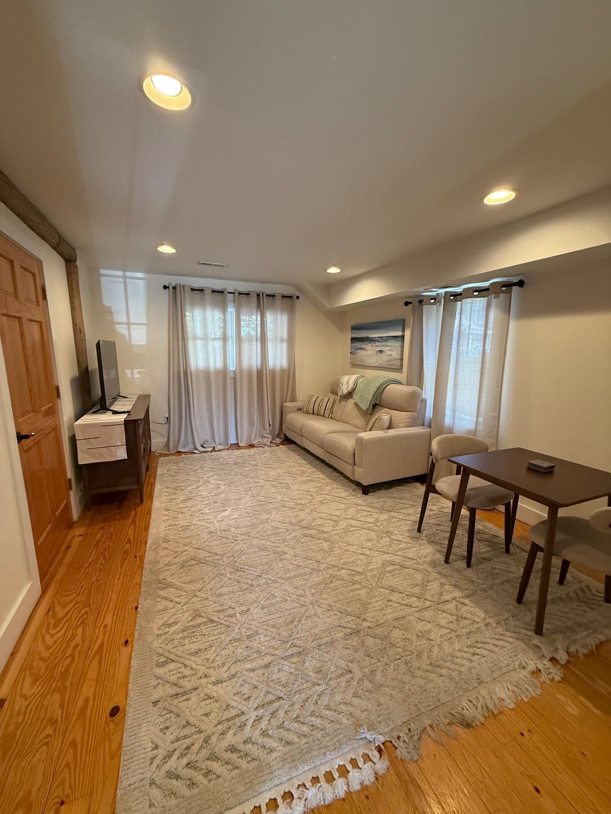 Charming Studio Suite Near UVA - Photo 12
