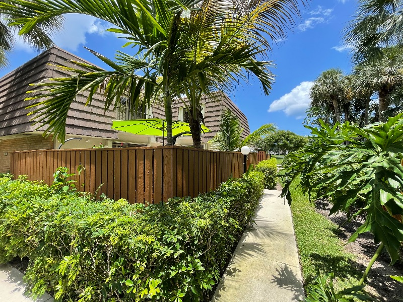 Walking Distance to Beautiful Beach from a Beautiful Townhouse - Photo 2