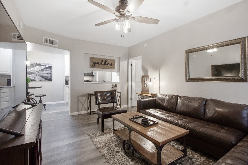 Beautifully Remodeled 2 Bedroom 2 Bath Condo Near Hospitals - Photo 2