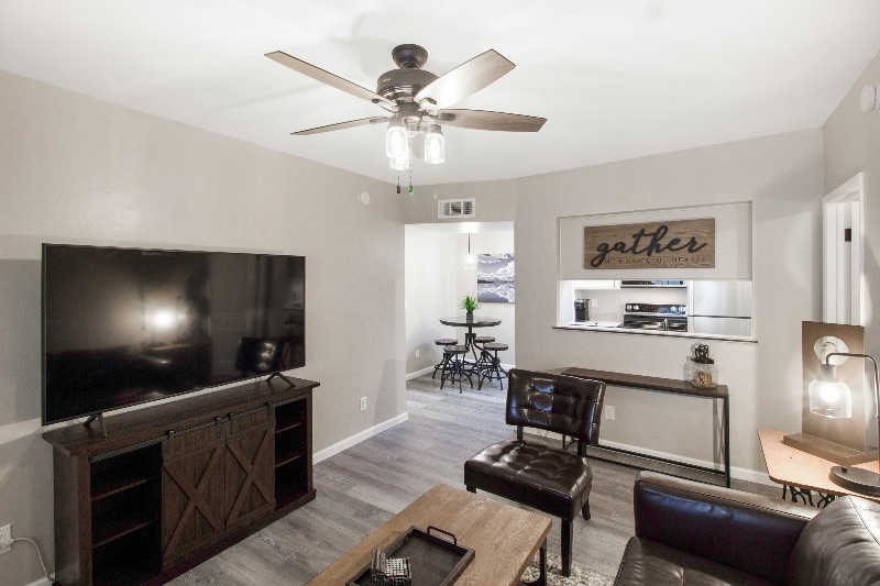 Beautifully Remodeled 2 Bedroom 2 Bath Condo Near Hospitals - Photo 4