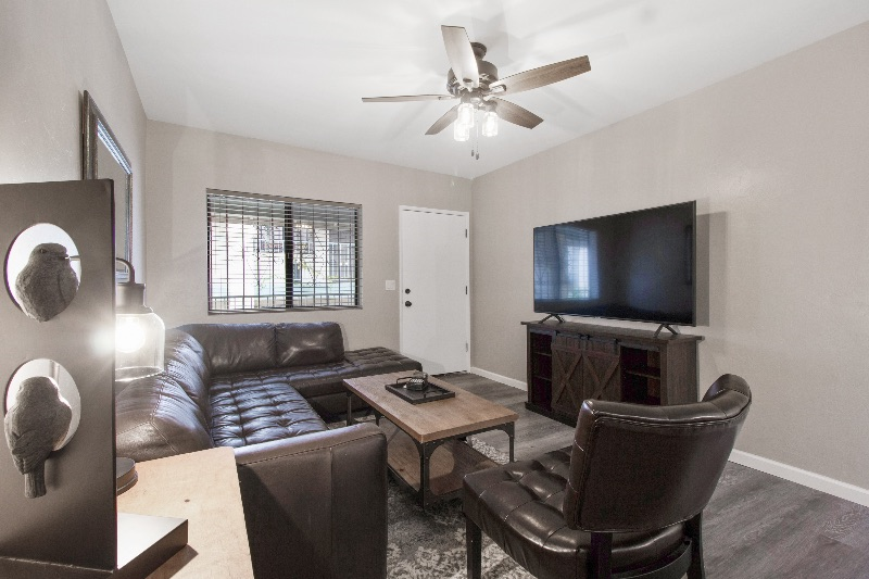 Beautifully Remodeled 2 Bedroom 2 Bath Condo Near Hospitals - Photo 5