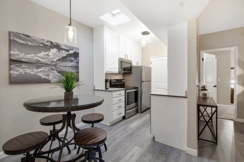 Beautifully Remodeled 2 Bedroom 2 Bath Condo Near Hospitals - Photo 6