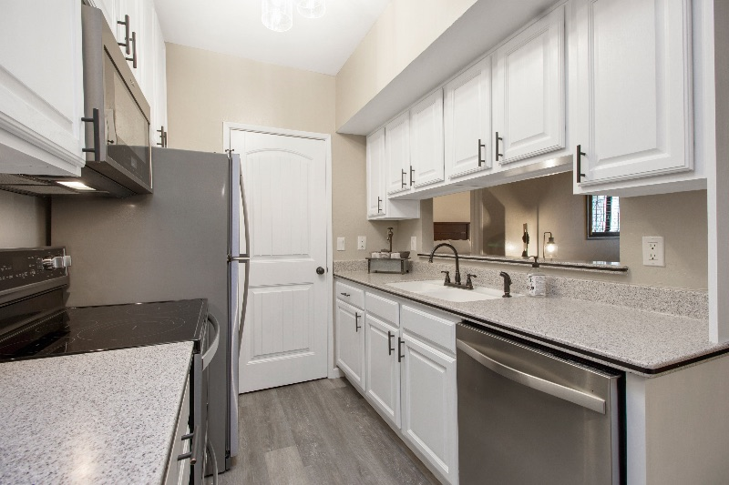 Beautifully Remodeled 2 Bedroom 2 Bath Condo Near Hospitals - Photo 8