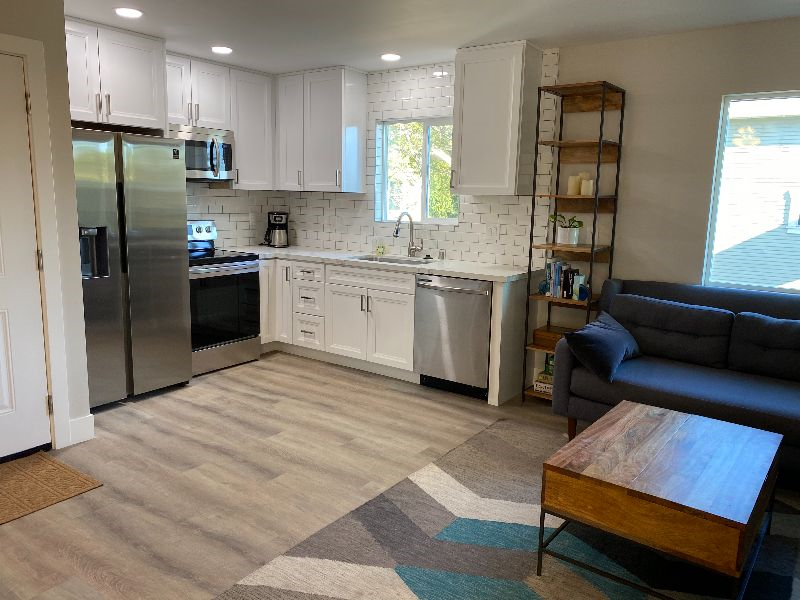 Stylish 2-Bedroom in Friendly Central San... - Photo 3