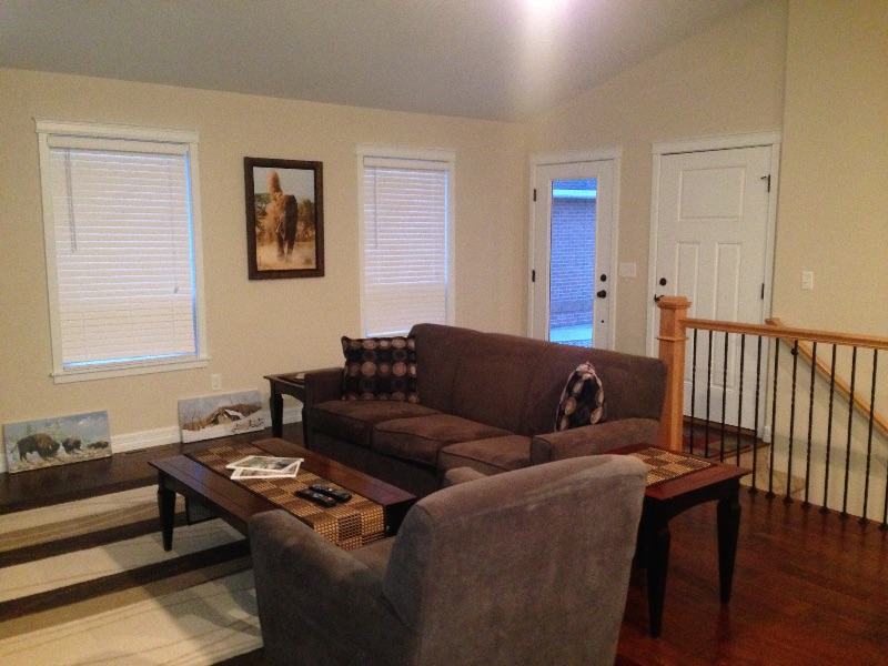 Contemporary 4 Bedroom house close to everything. - Photo 11