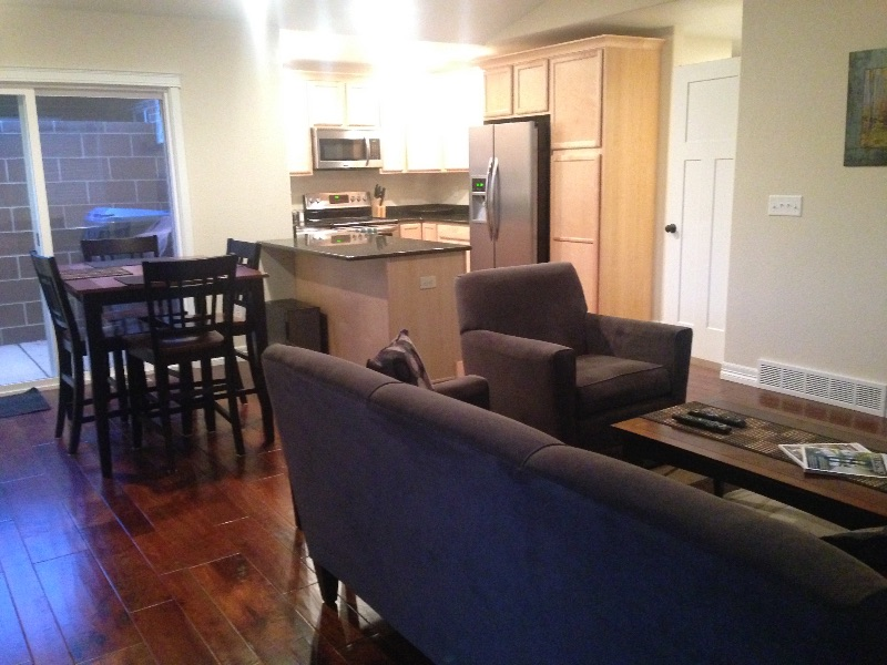 Contemporary 4 Bedroom house close to everything. - Photo 12