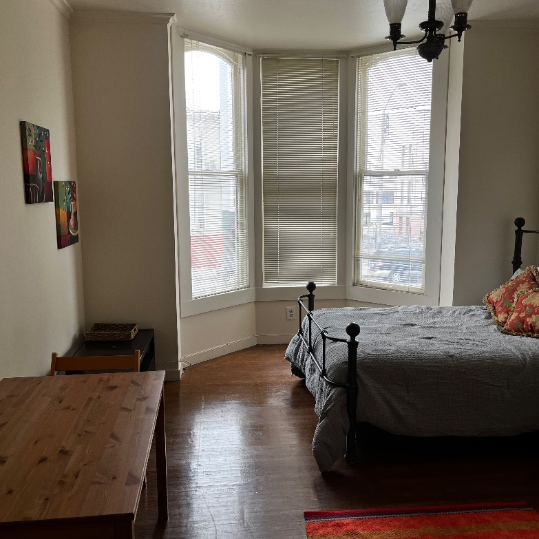 Pet friendly fully furnished studio - Photo 2