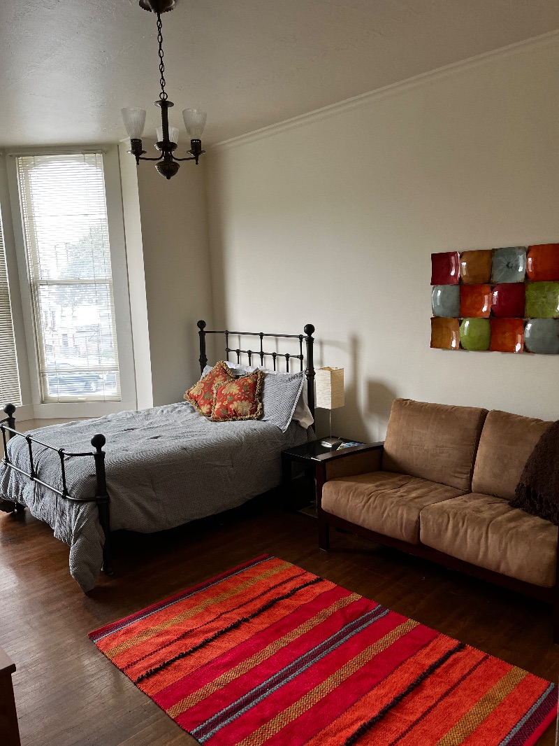 Pet friendly fully furnished studio - Photo 3