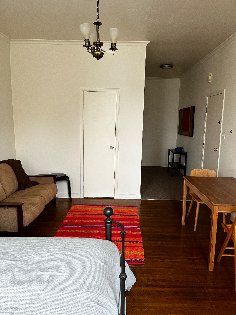 Pet friendly fully furnished studio - Photo 4