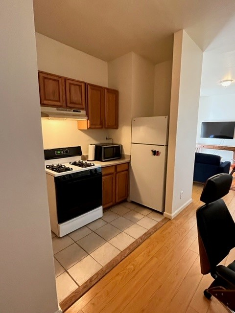 Pet friendly fully furnished studio - Photo 5