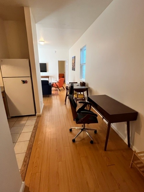 Pet friendly fully furnished studio - Photo 4