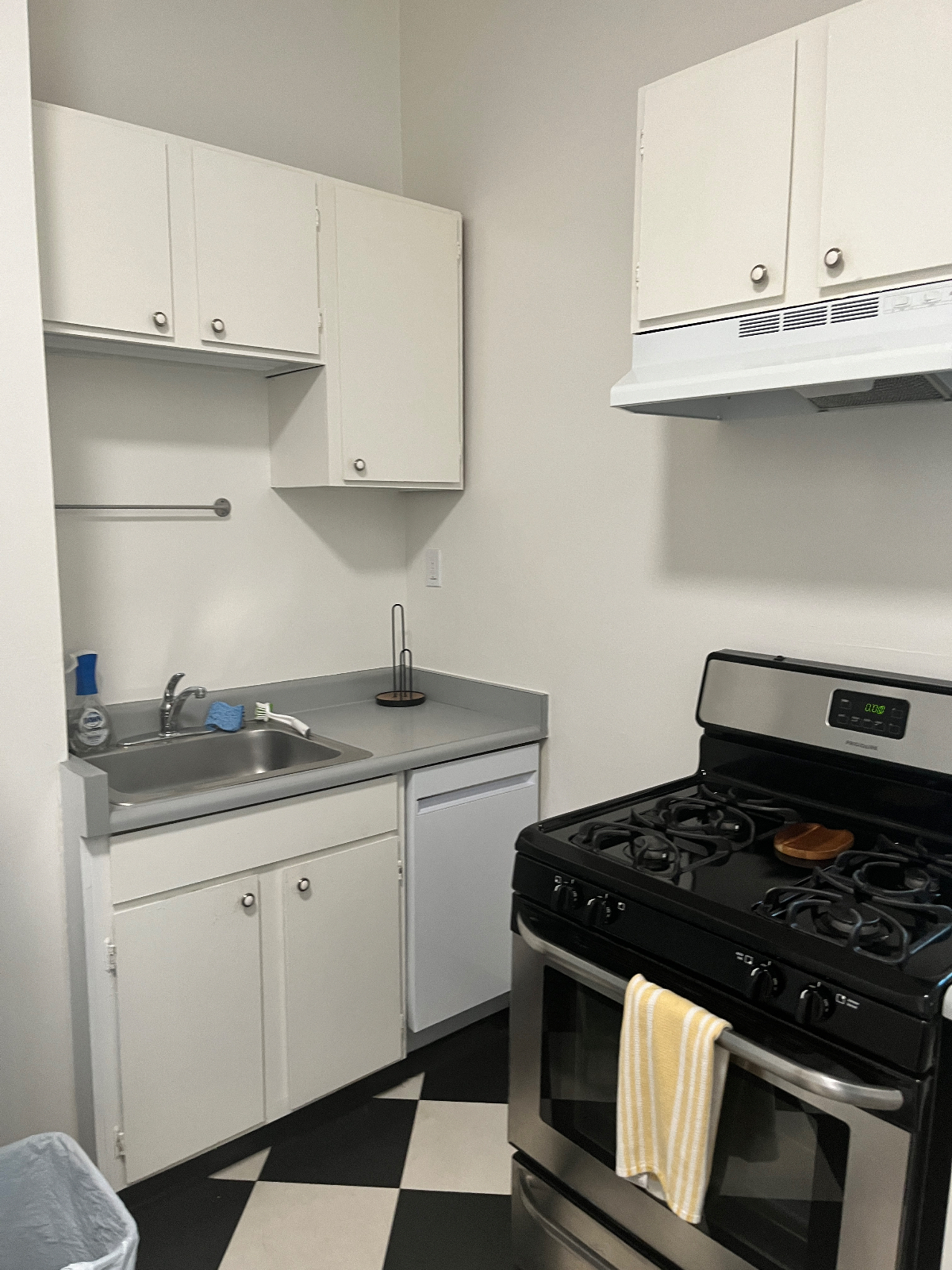 Pet friendly fully furnished studio - Photo 5