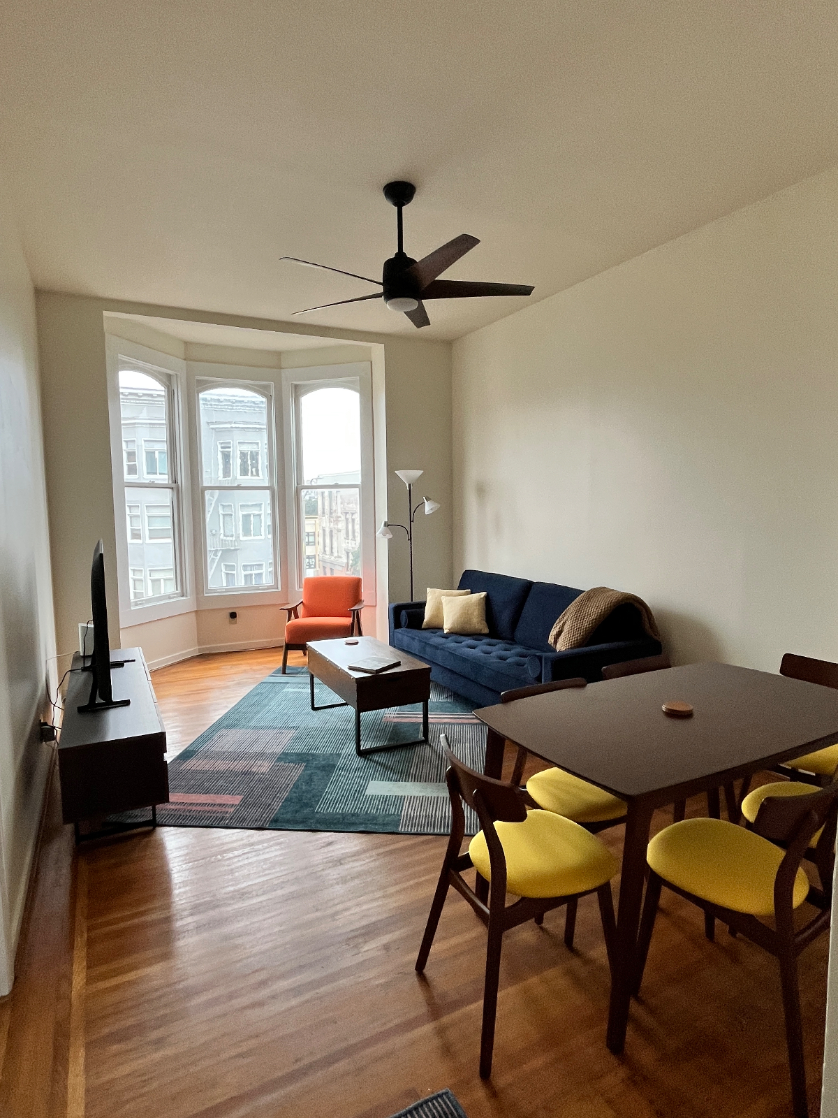 Pet friendly fully furnished studio - Photo 1