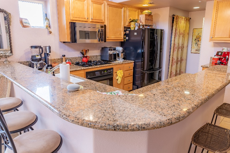 Cozy Studio in the Heart of Little Italy - Photo 6