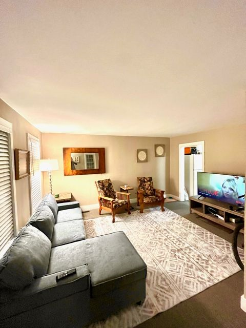 Bright 5 Room Duplex, 1BR with study