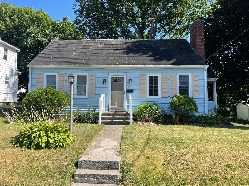 Cozy Home in Prime Location - Photo 1