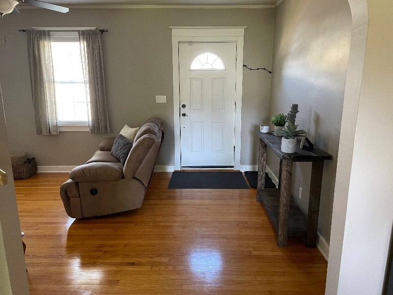 Cozy Home in Prime Location - Photo 6