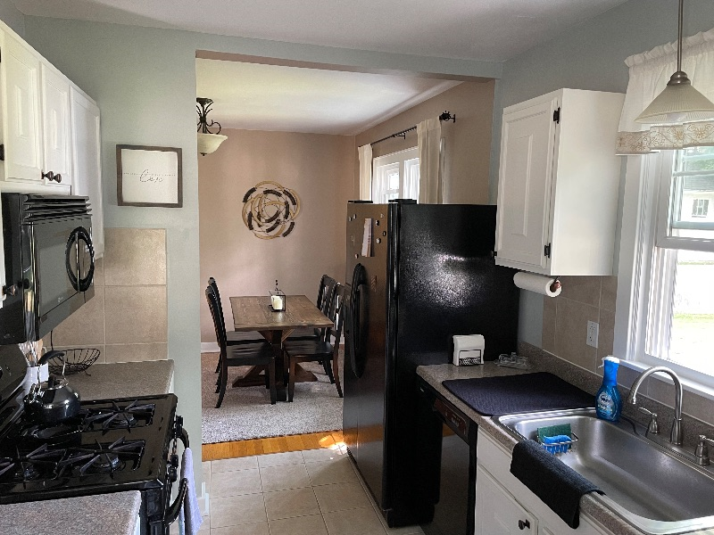 Cozy Home in Prime Location - Photo 10
