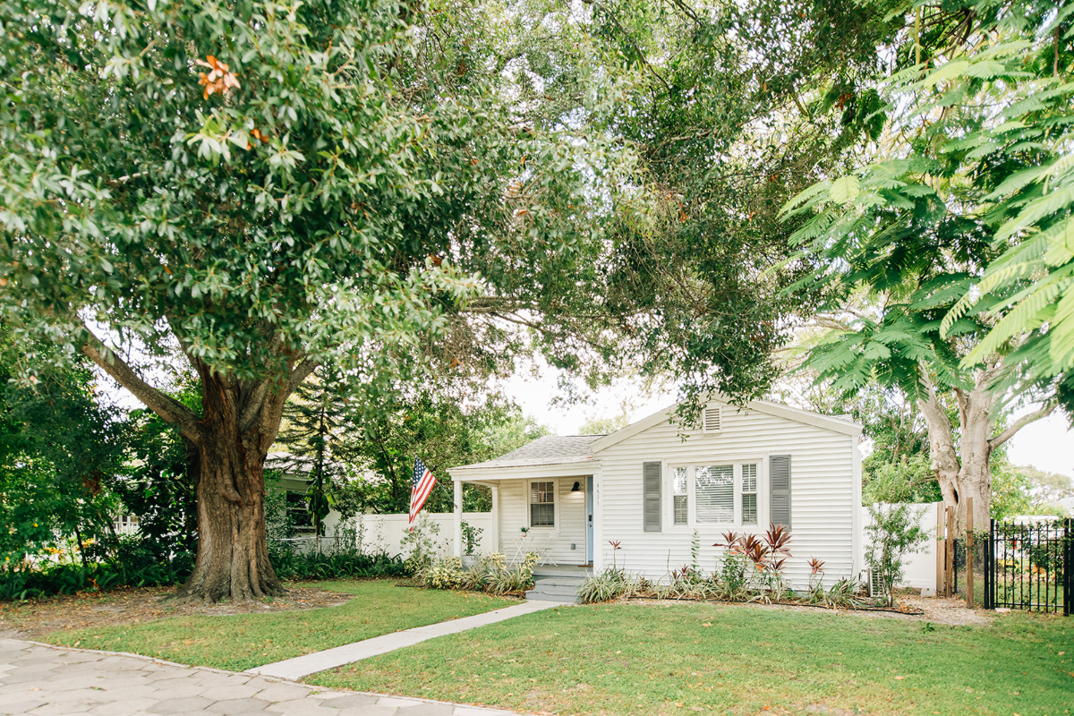 Oak Park Spacious Home 3 BR 2 BA