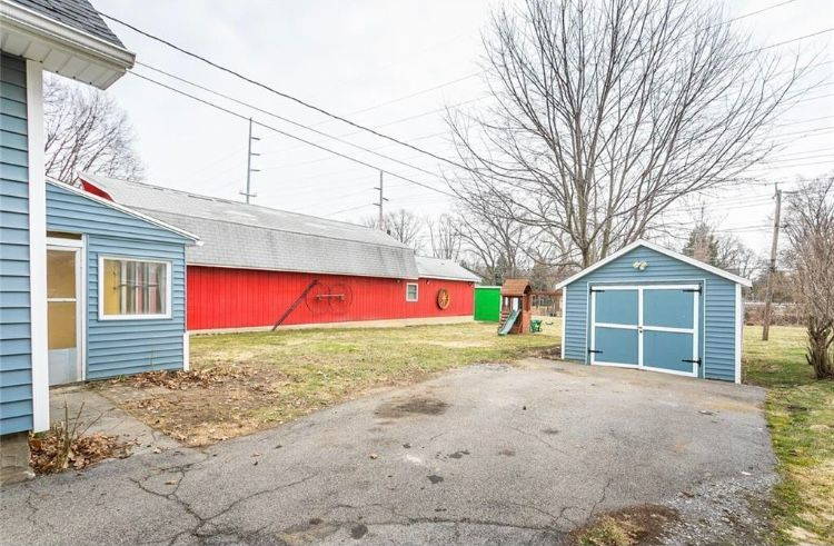 Cozy Home Available Near the City of Rochester, Rochester General and Unity Hospital! - Photo 12